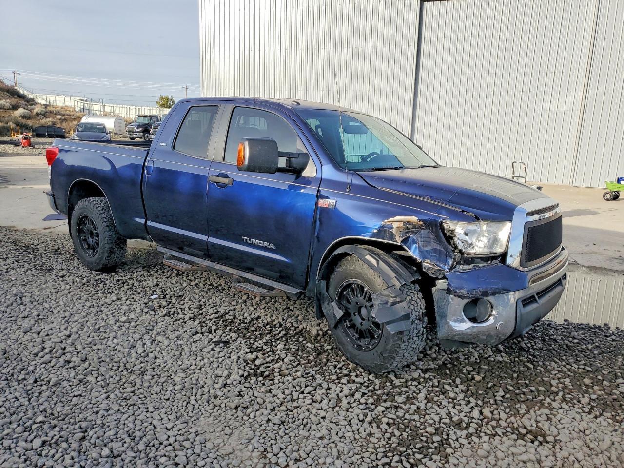 2011 TOYOTA TUNDRA