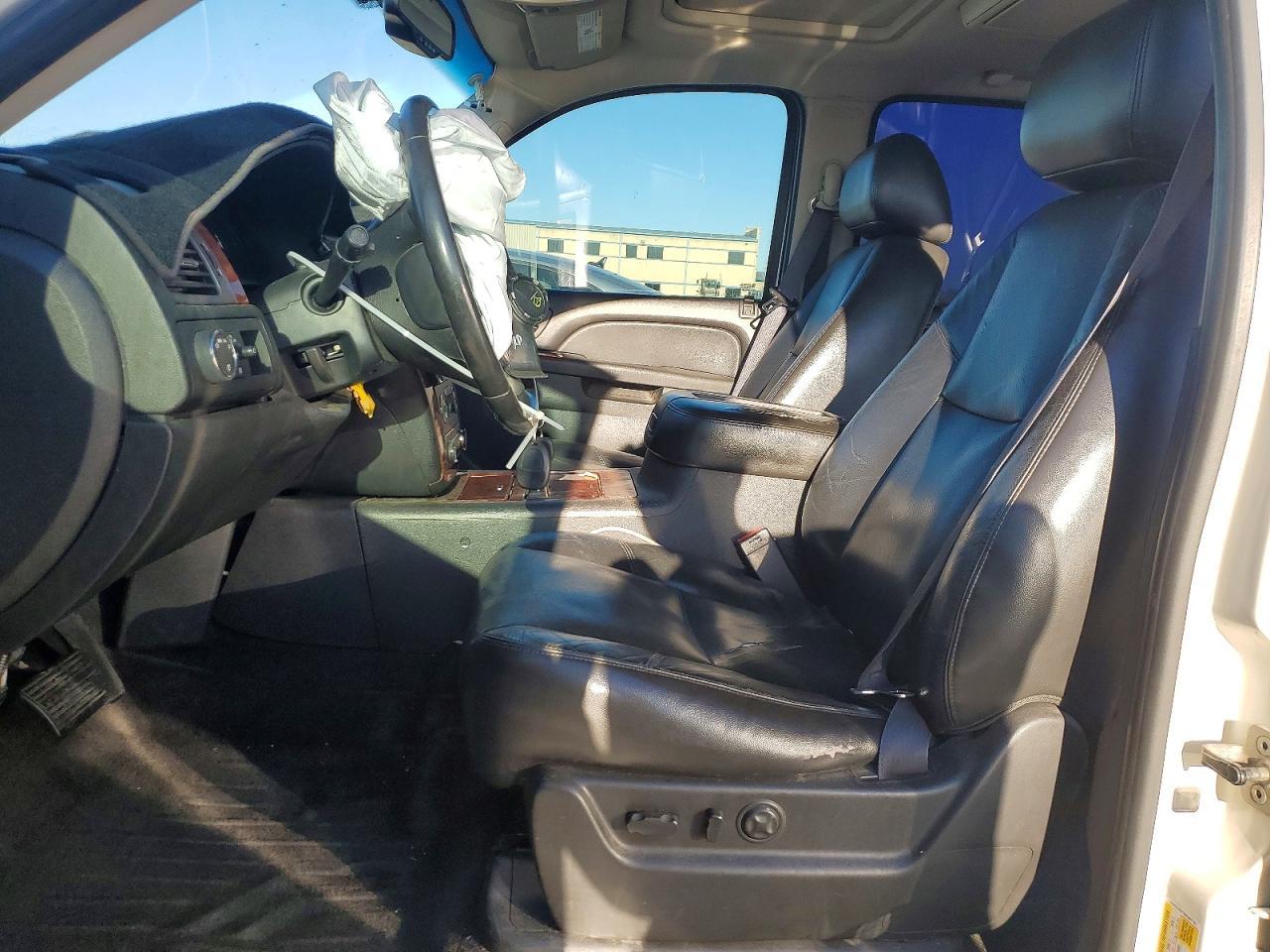 2011 CHEVROLET Tahoe