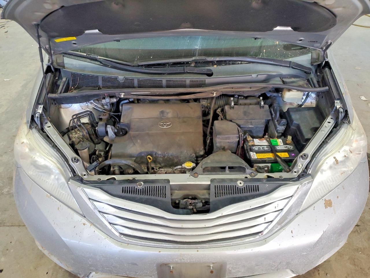 2015 TOYOTA SIENNA