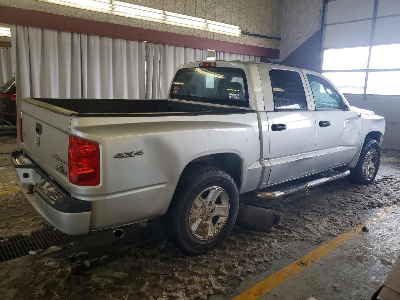 2011 DODGE Dakota