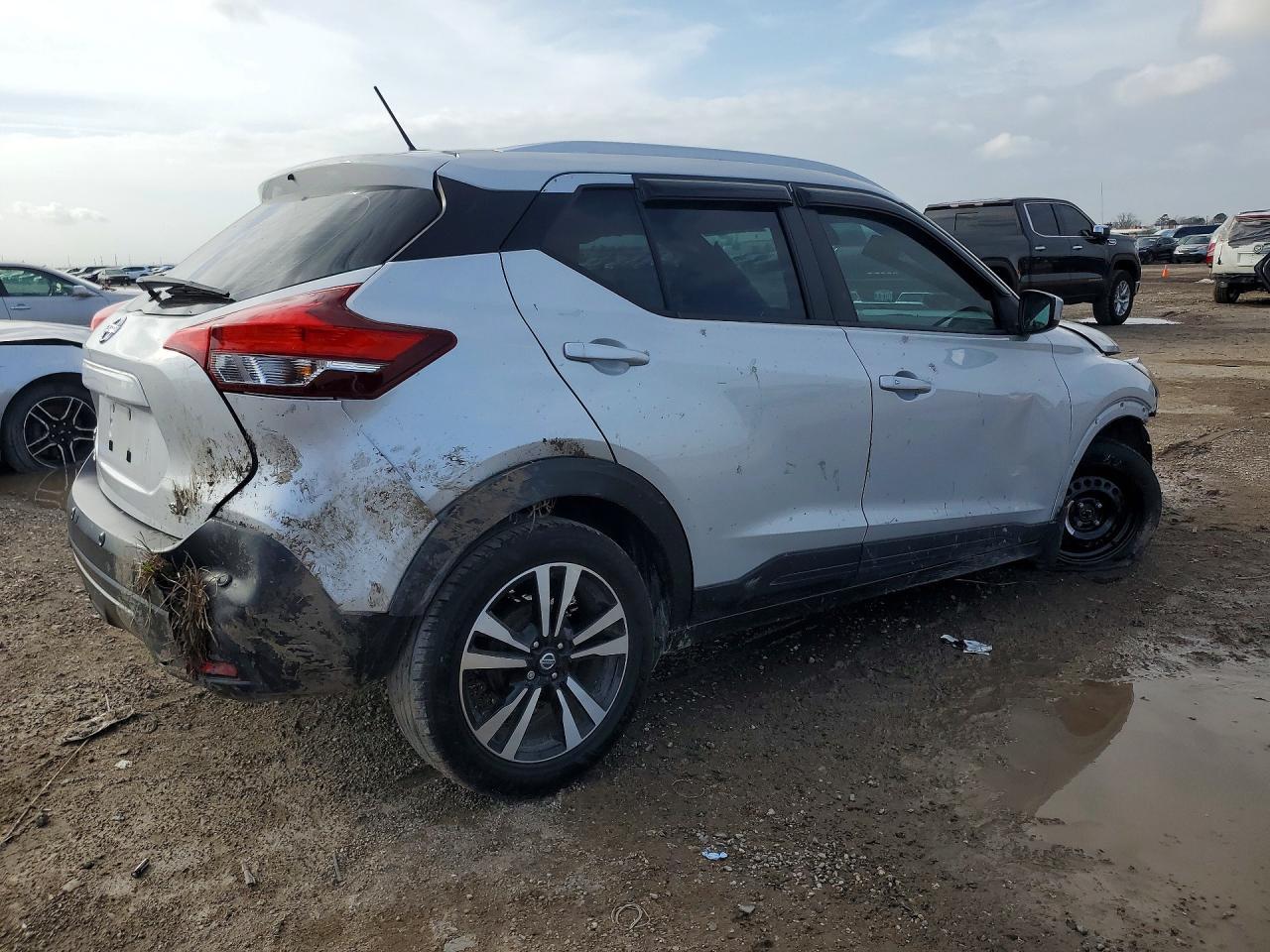 2020 NISSAN KICKS