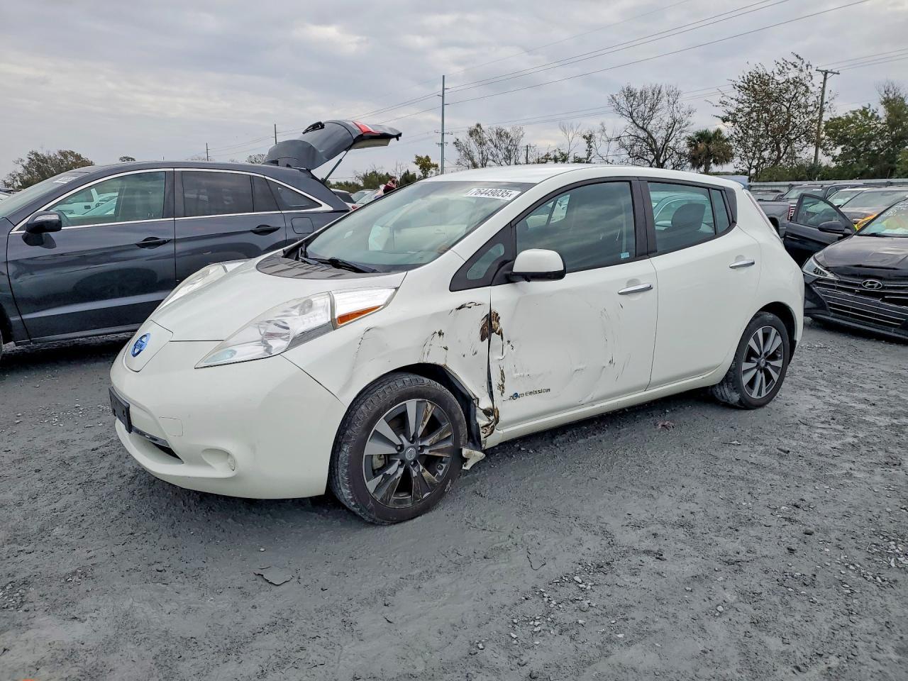 2015 NISSAN LEAF