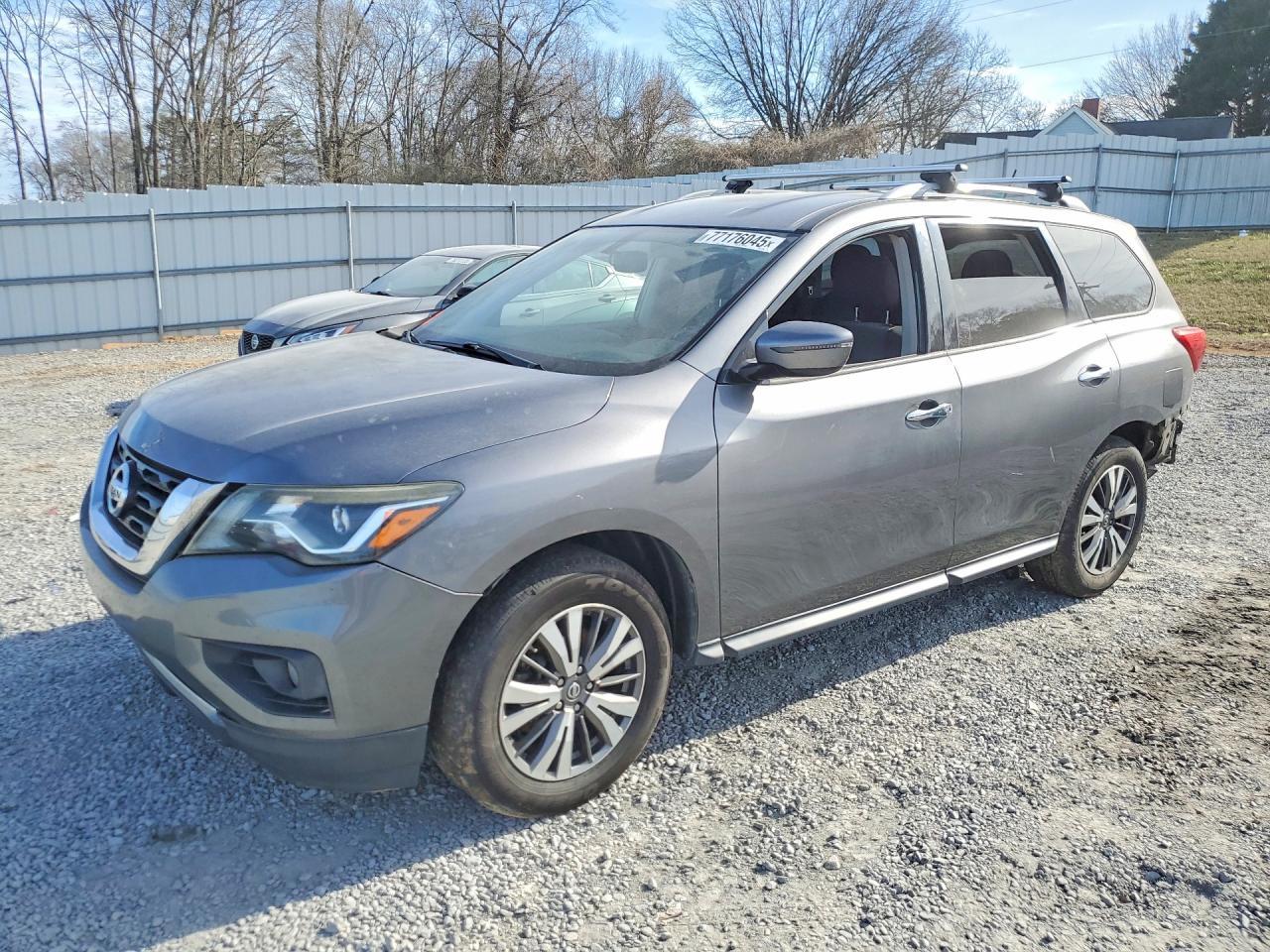 2017 NISSAN PATHFINDER