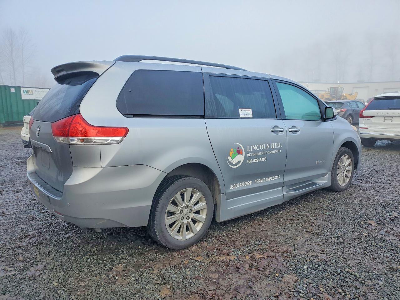 2013 TOYOTA SIENNA
