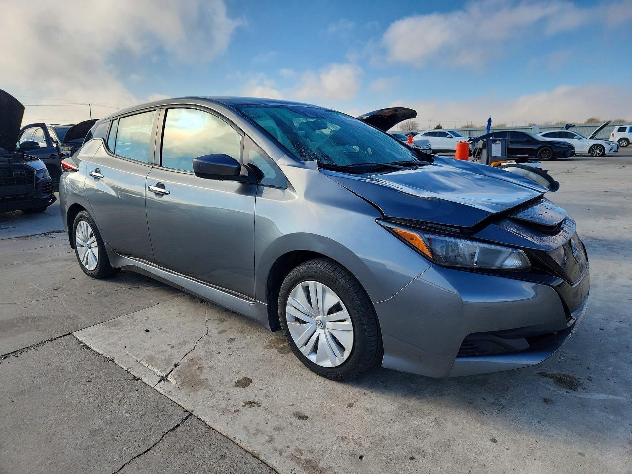 2023 NISSAN LEAF