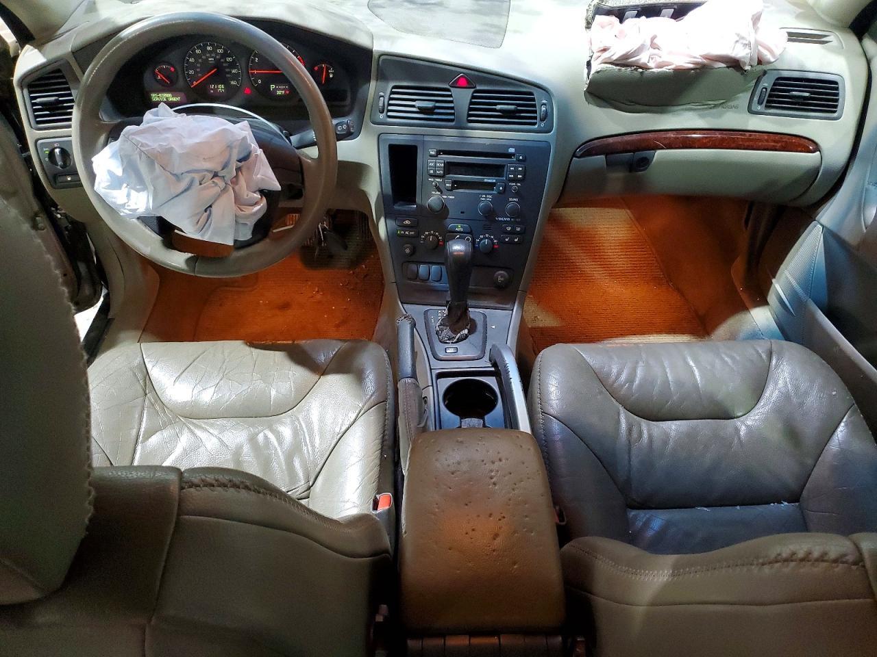 2002 VOLVO V70