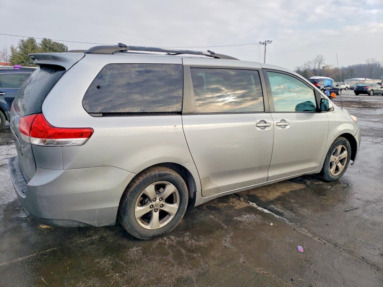 2013 TOYOTA SIENNA