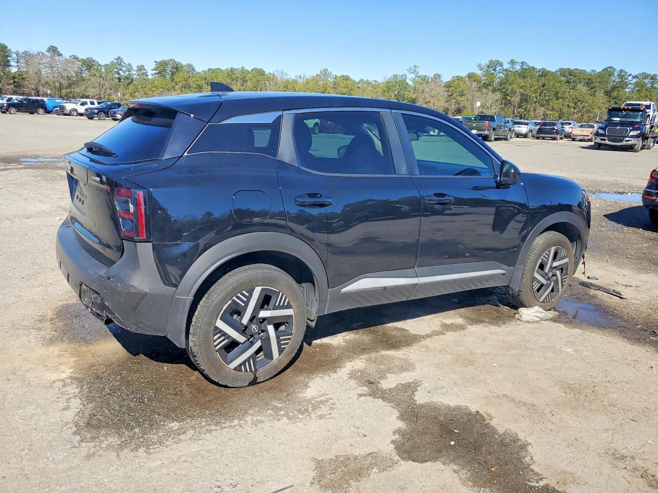 2025 NISSAN KICKS