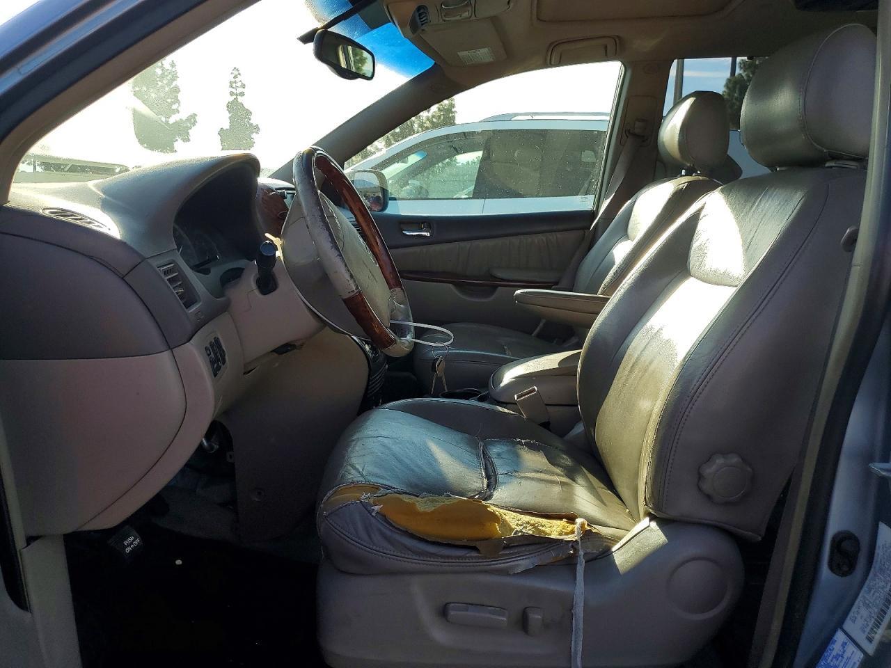 2004 TOYOTA SIENNA