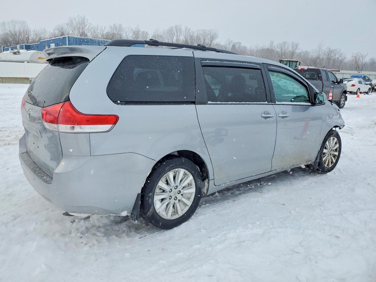 2014 TOYOTA SIENNA