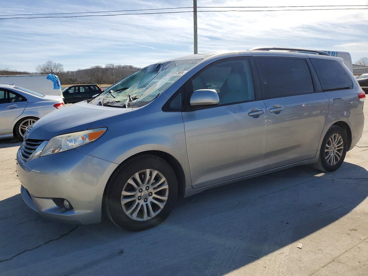 2012 TOYOTA SIENNA