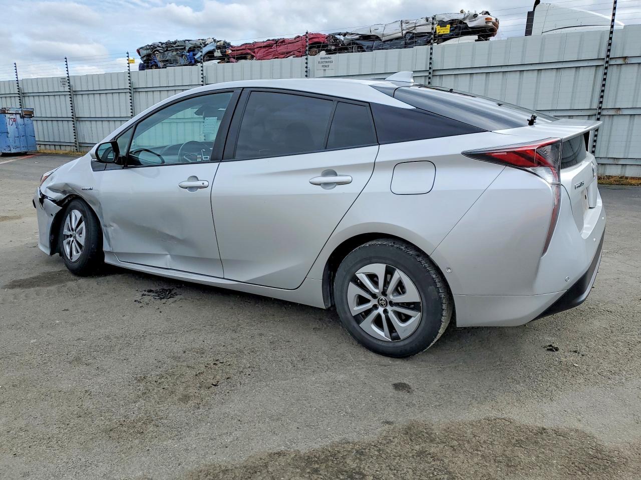 2016 TOYOTA PRIUS
