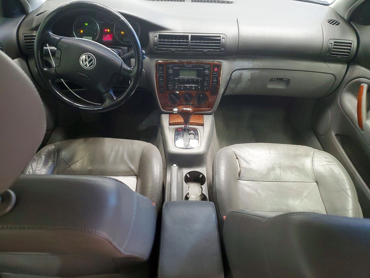 2003 VOLKSWAGEN Passat