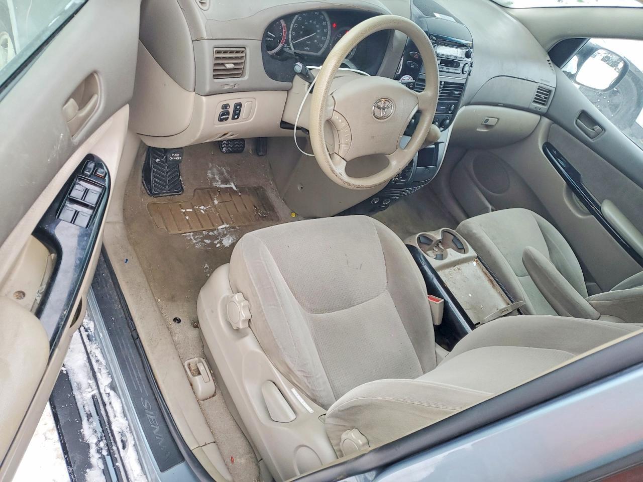 2004 TOYOTA SIENNA