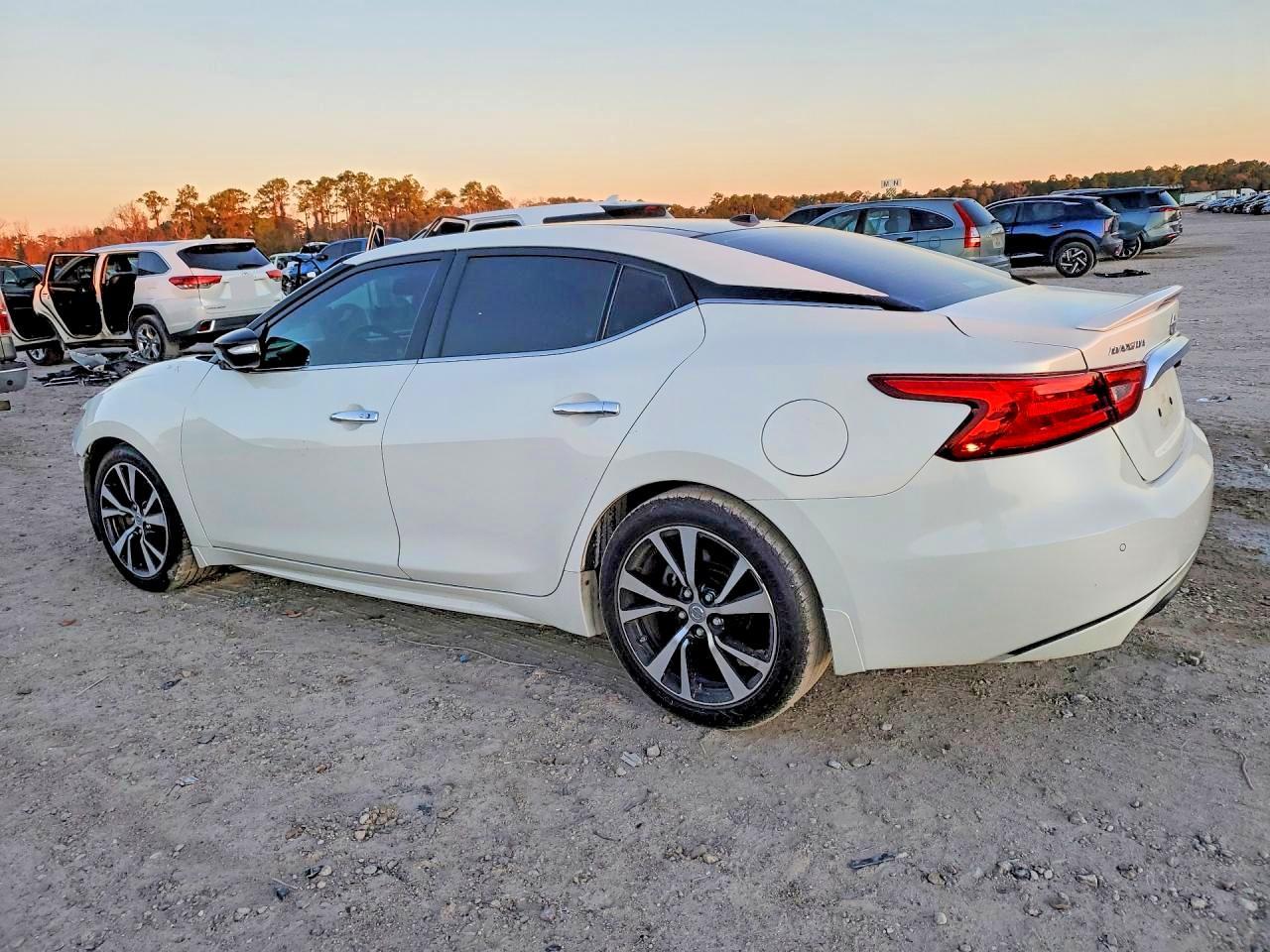 2017 NISSAN Maxima