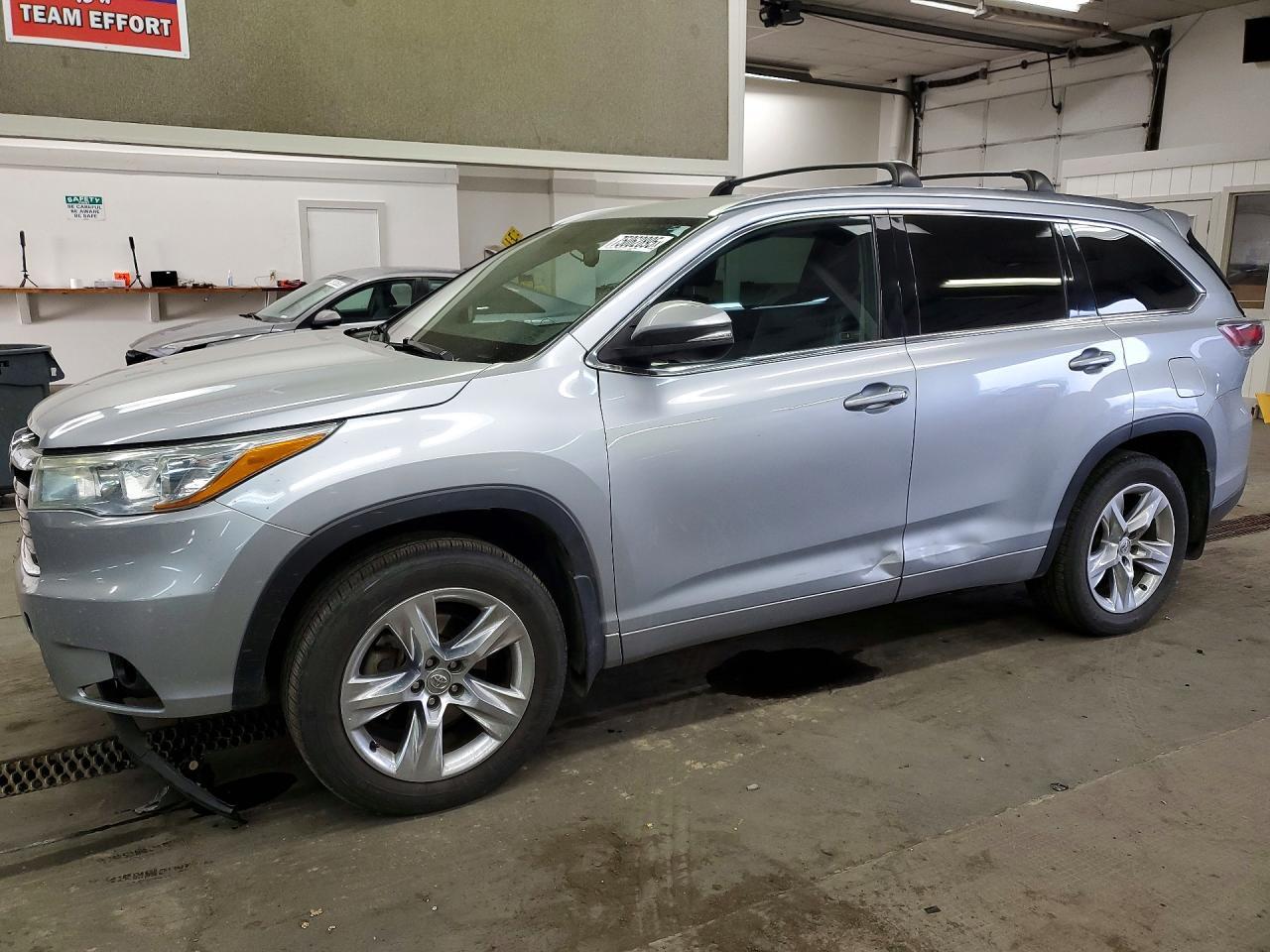 2015 TOYOTA HIGHLANDER