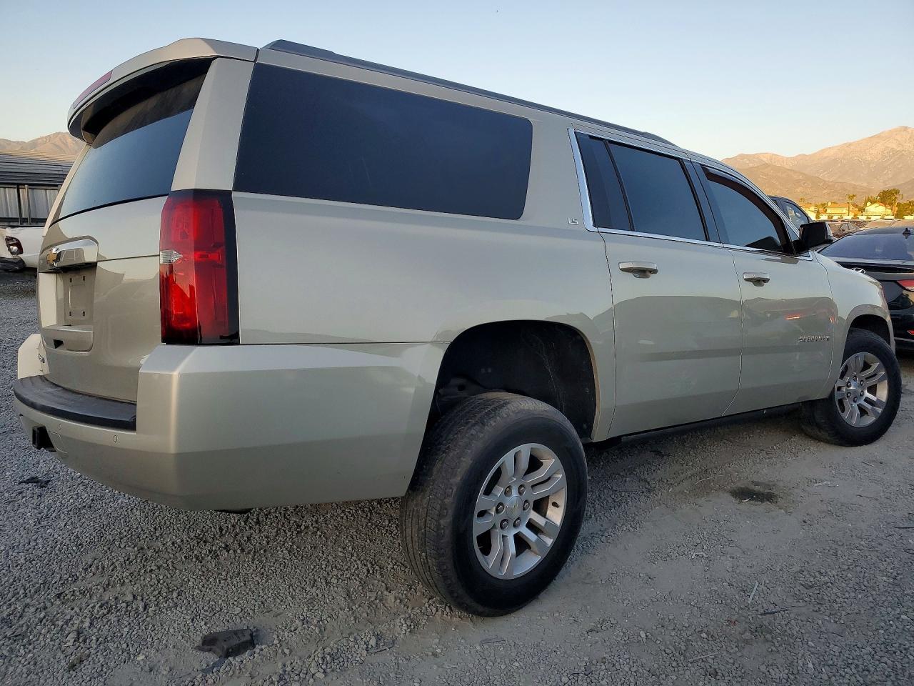 2016 CHEVROLET Suburban