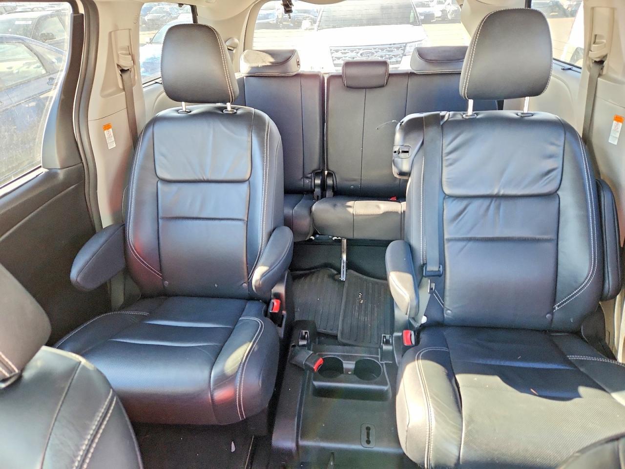 2016 TOYOTA SIENNA