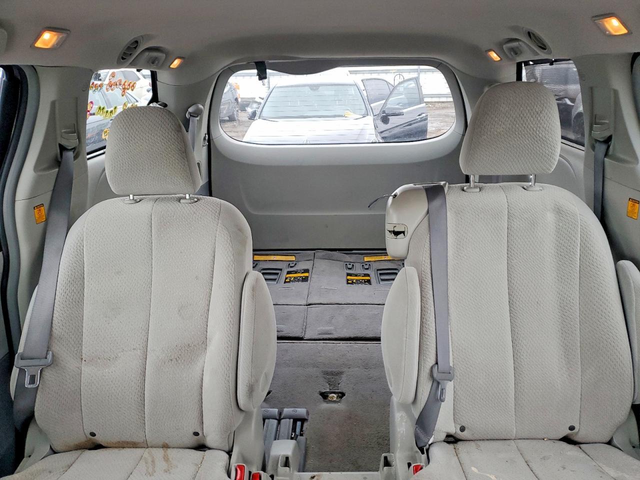 2011 TOYOTA SIENNA