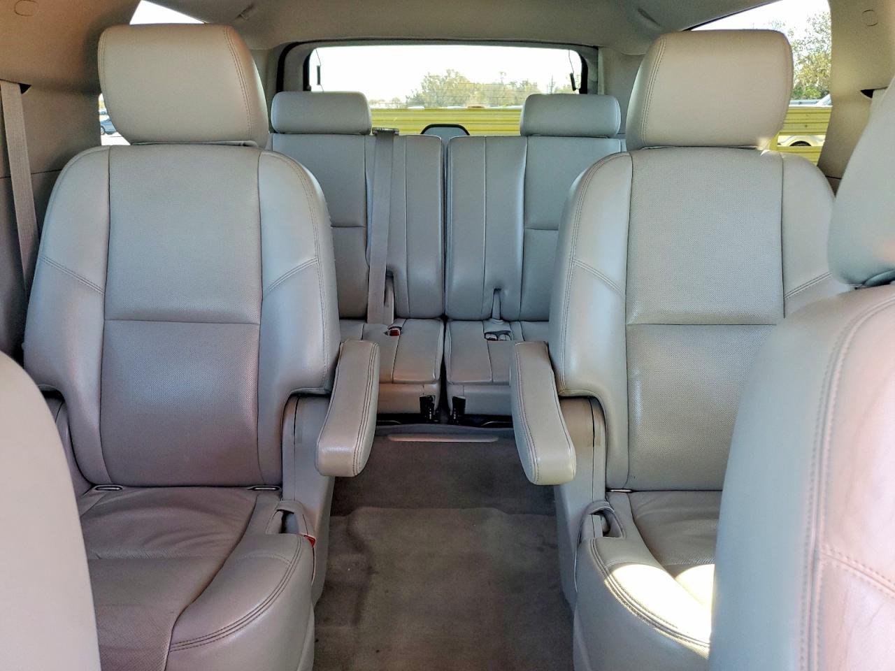 2011 CHEVROLET Suburban