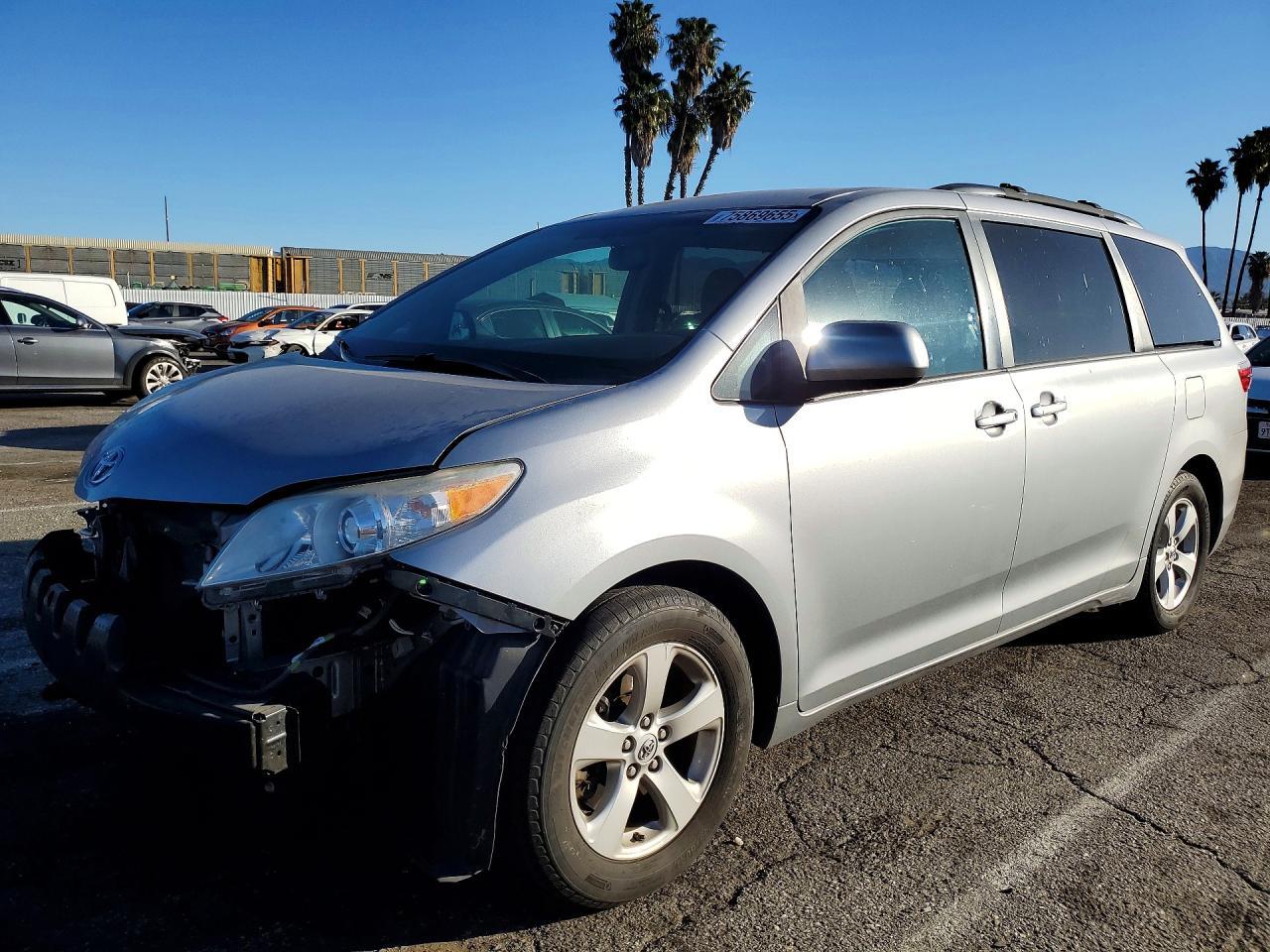 2017 TOYOTA SIENNA