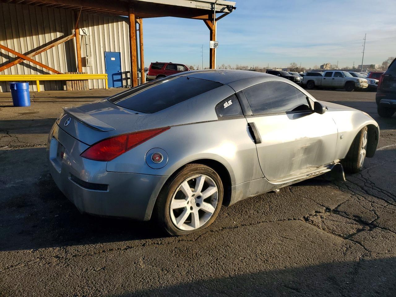2004 NISSAN Z