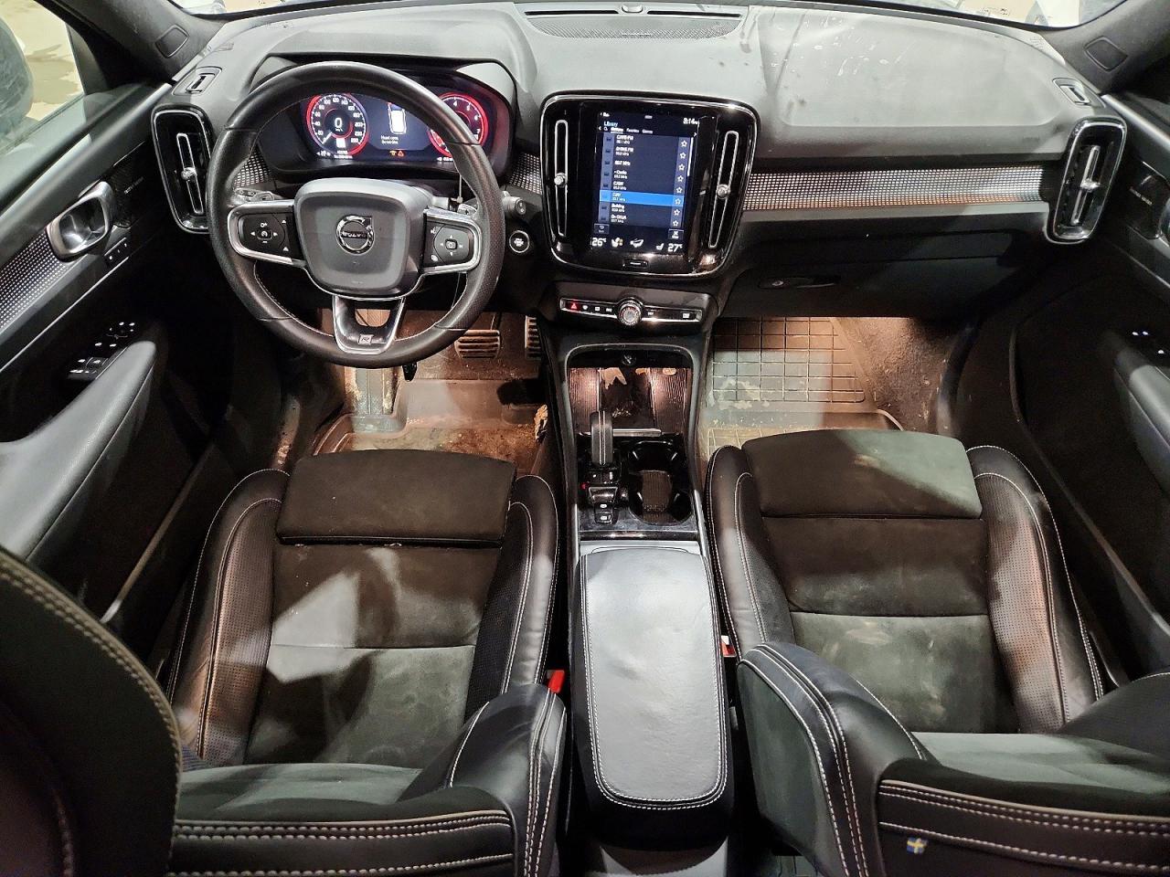 2020 VOLVO XC40