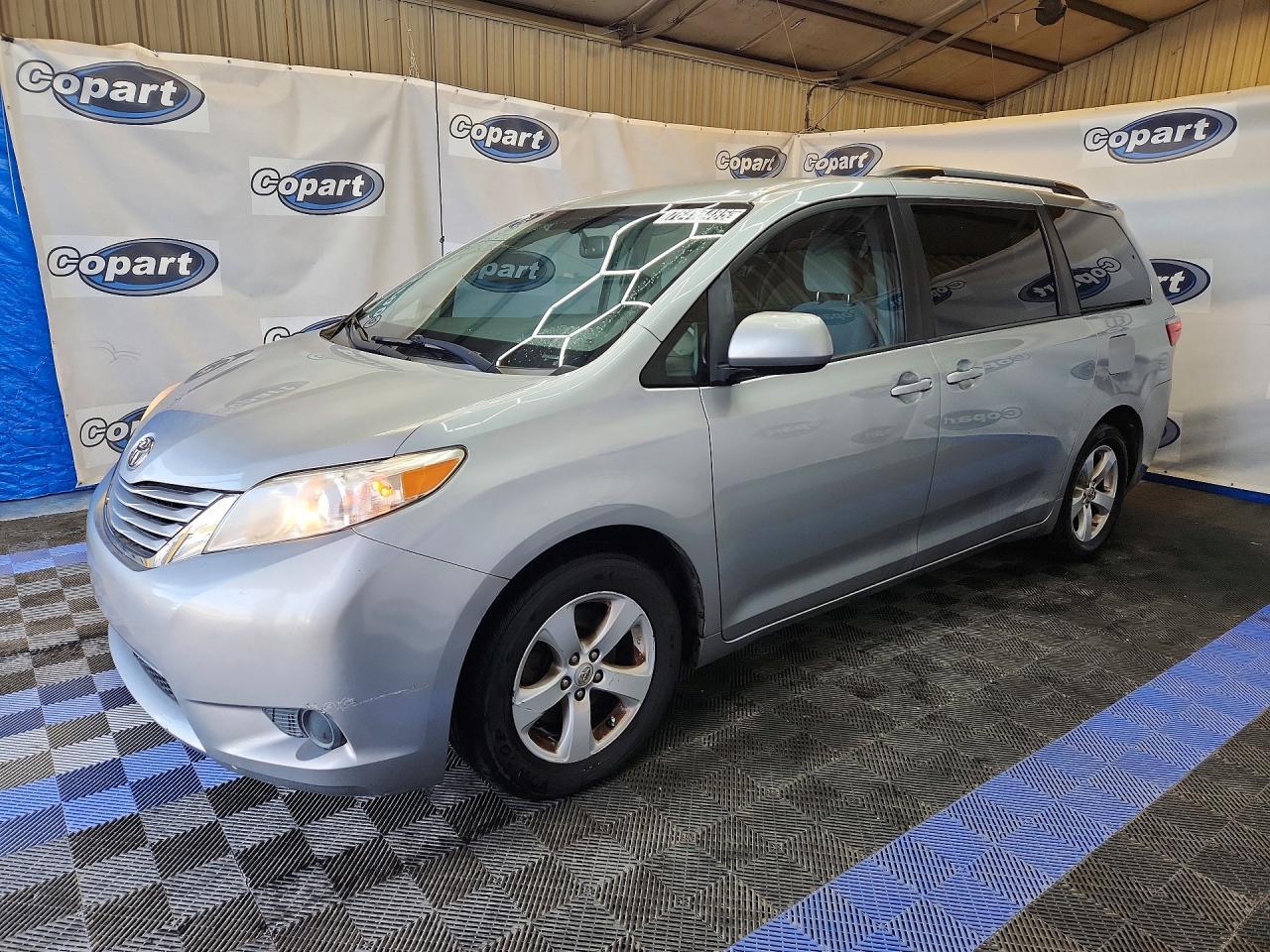 2017 TOYOTA SIENNA
