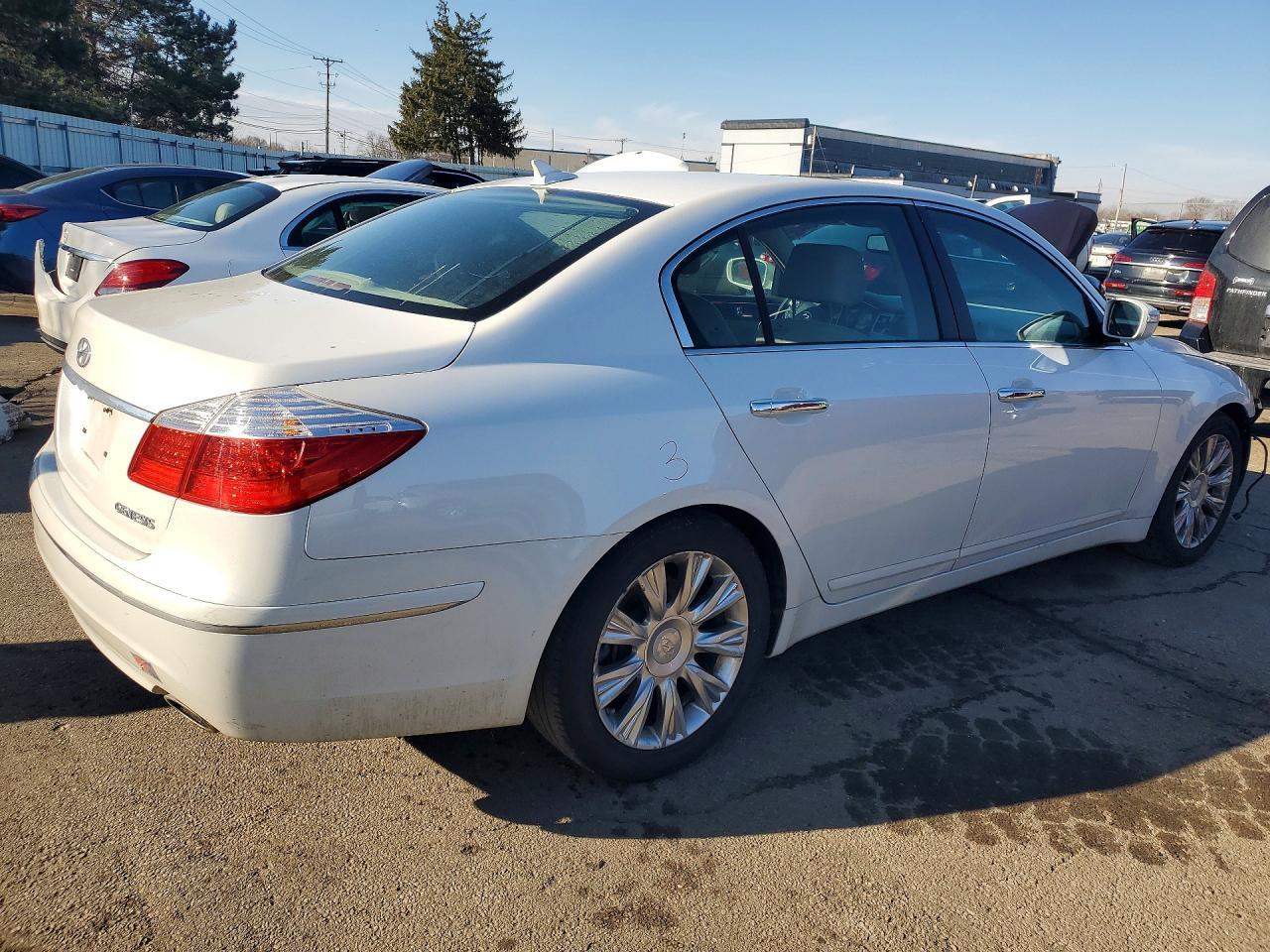 2011 HYUNDAI GENESIS