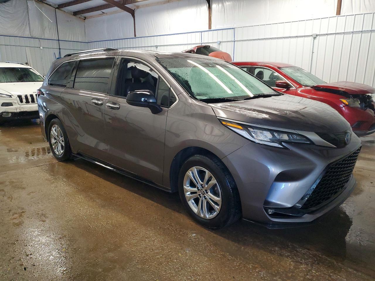 2022 TOYOTA SIENNA