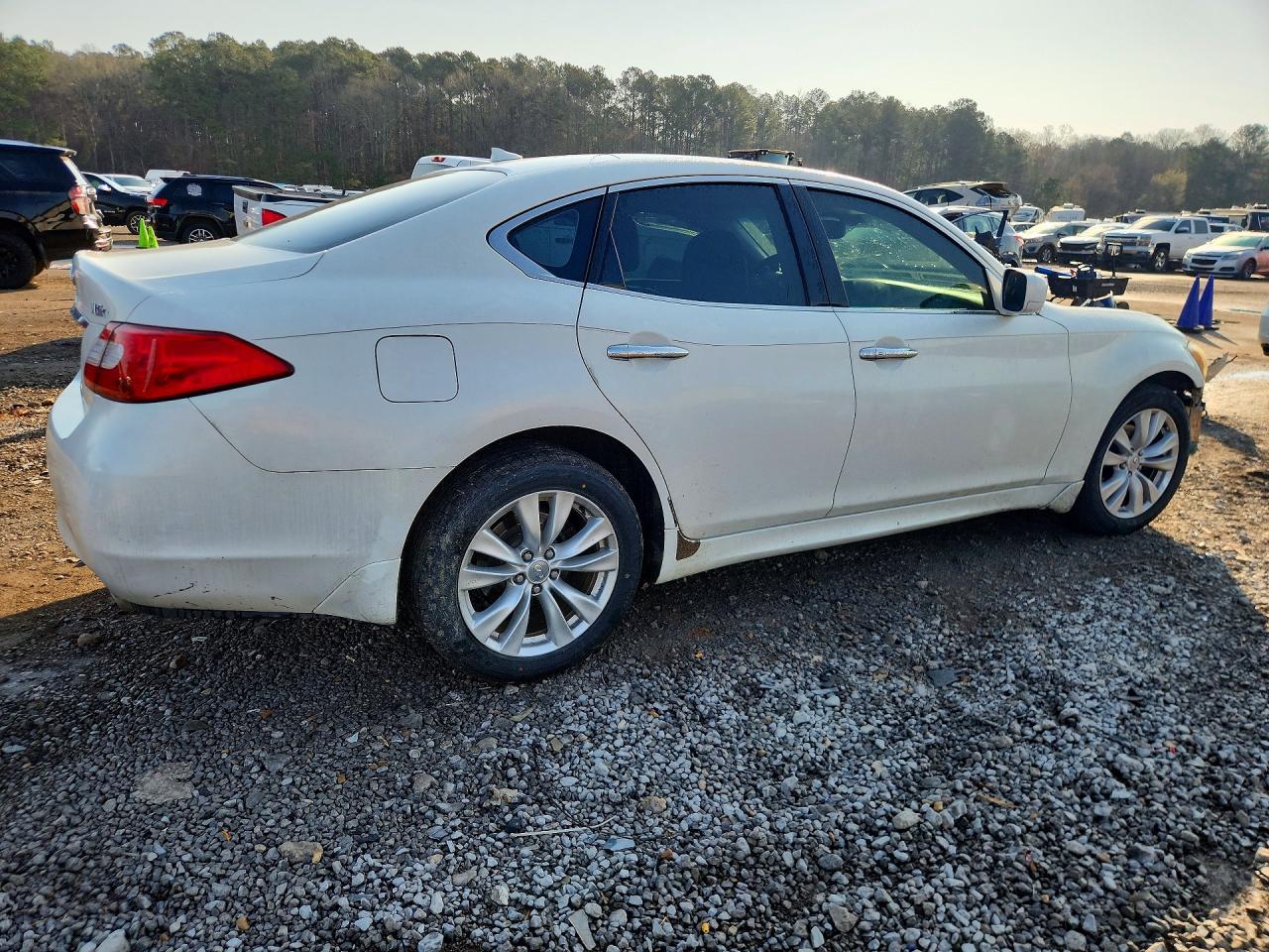 2011 INFINITI M37