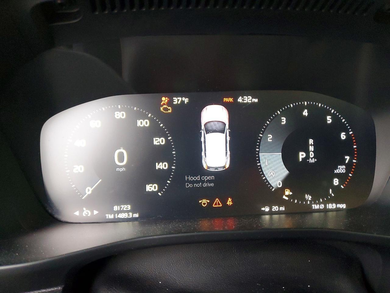 2021 VOLVO XC40