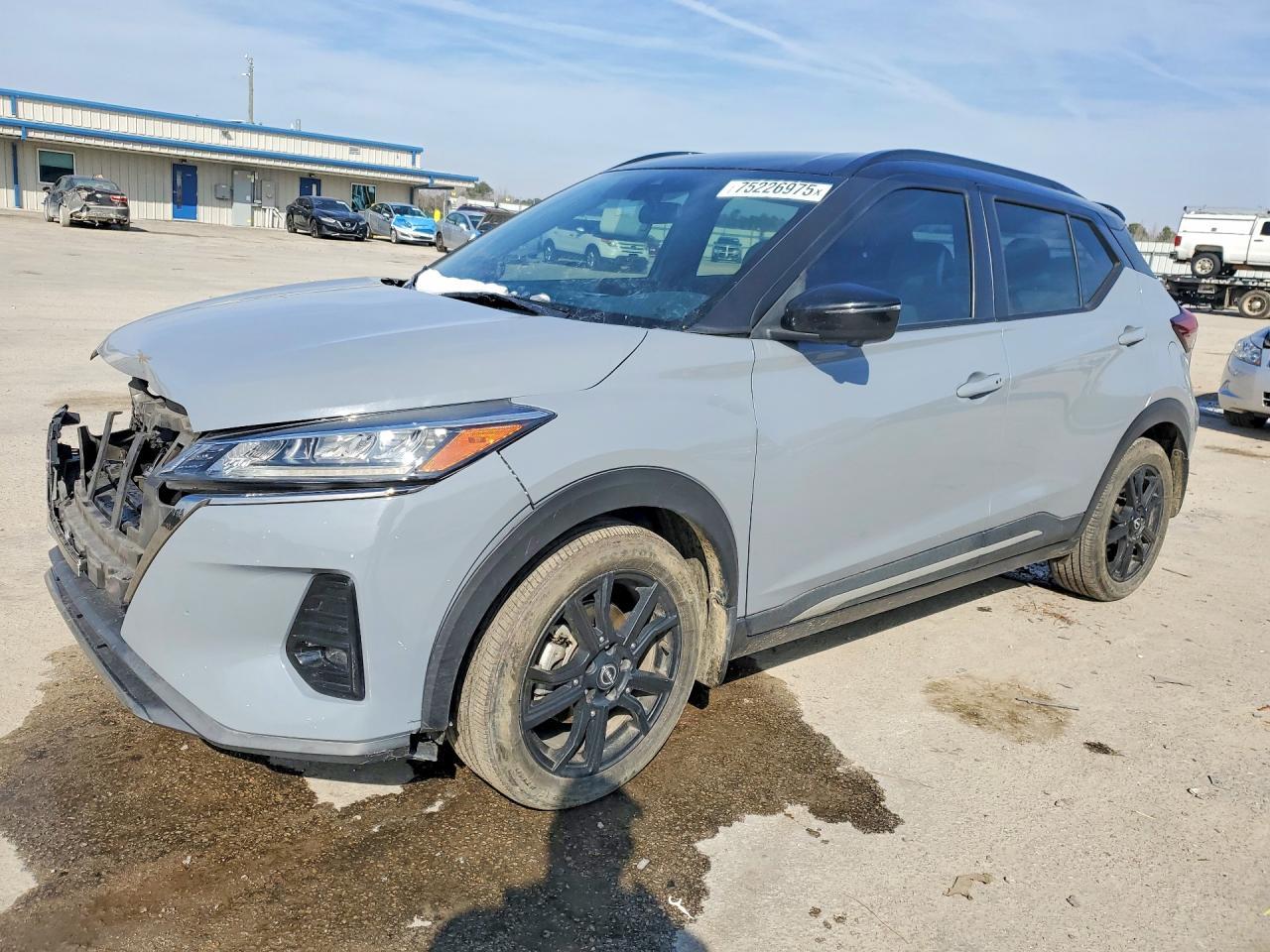 2024 NISSAN KICKS