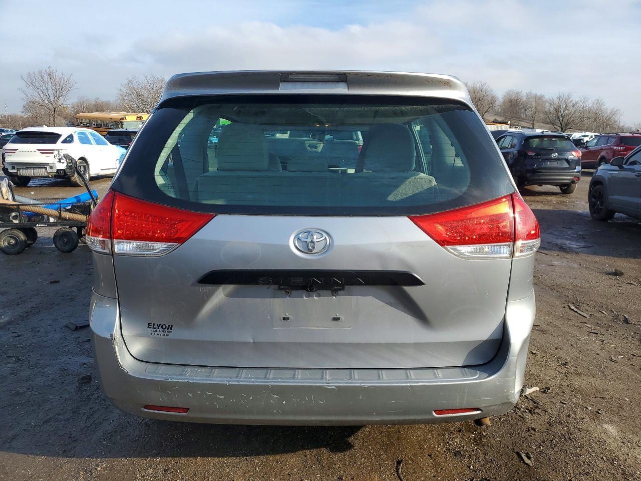 2013 TOYOTA SIENNA
