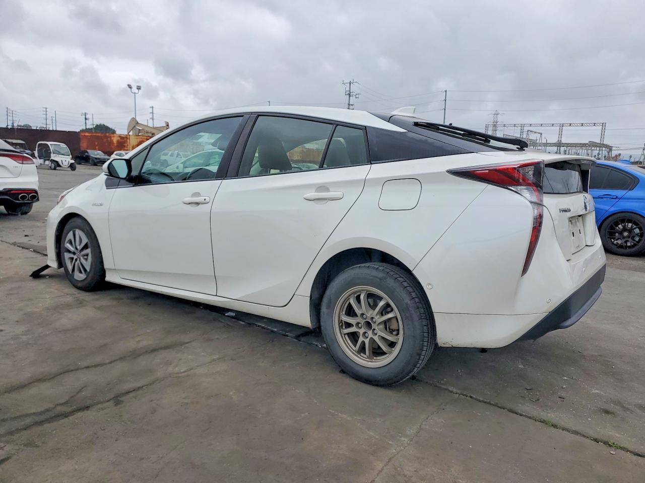 2016 TOYOTA PRIUS