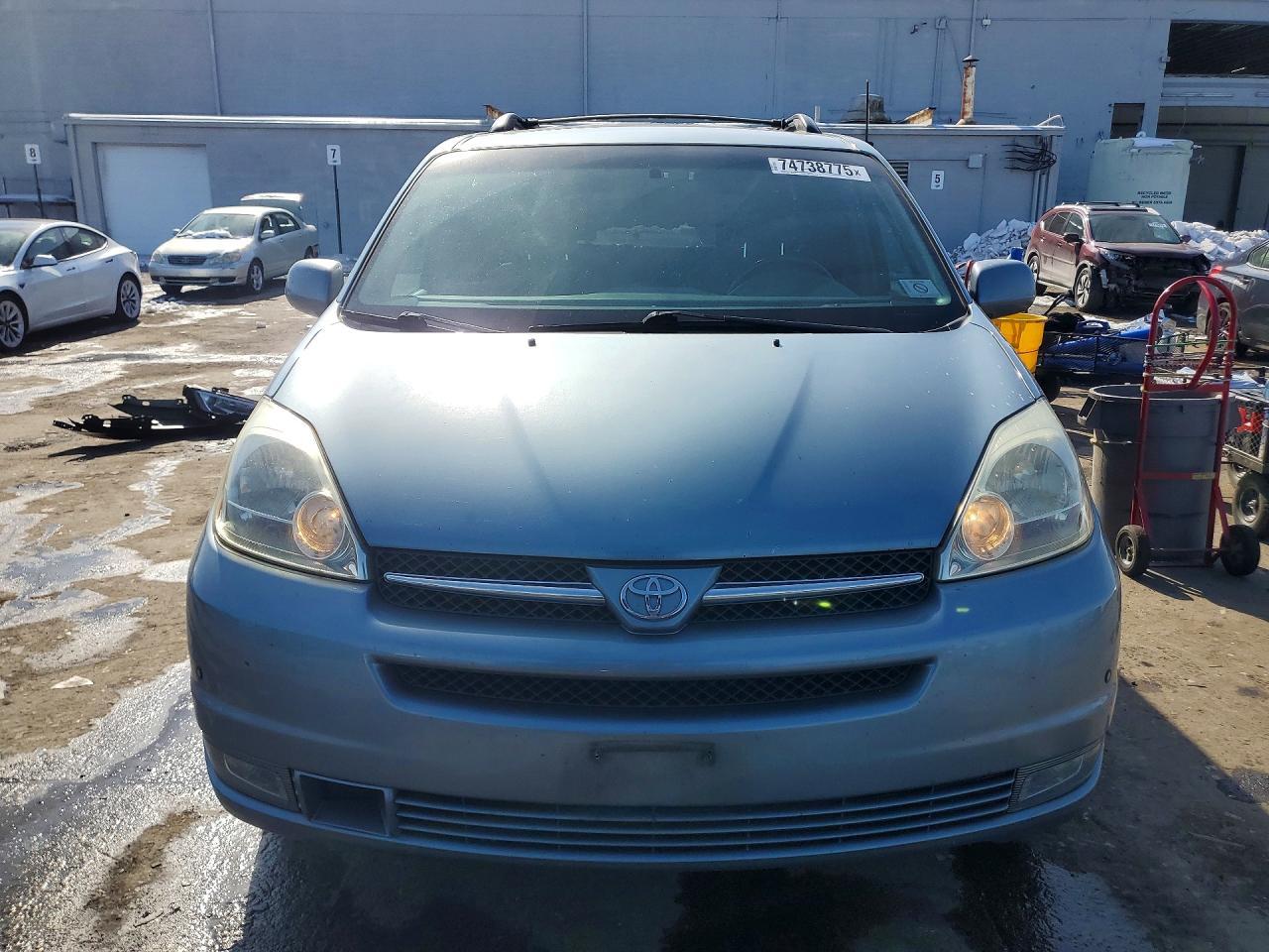 2005 TOYOTA SIENNA