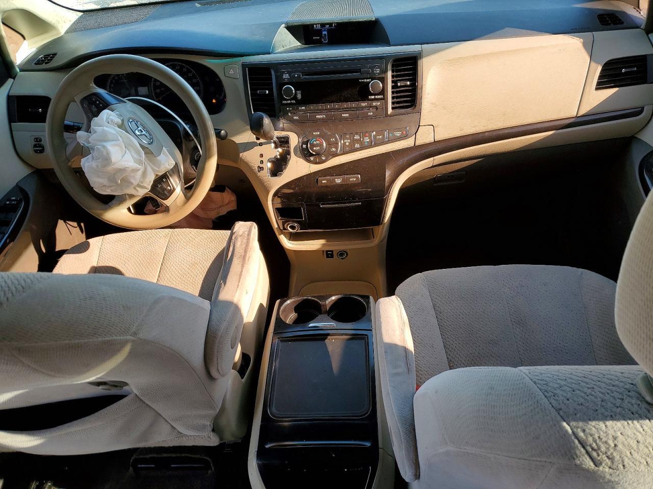 2014 TOYOTA SIENNA