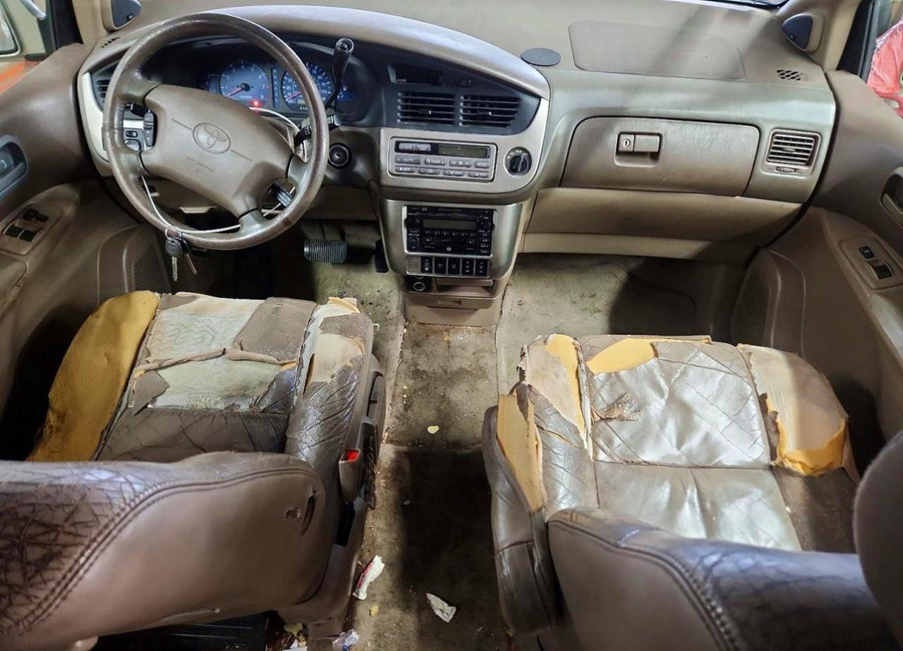 2002 TOYOTA SIENNA