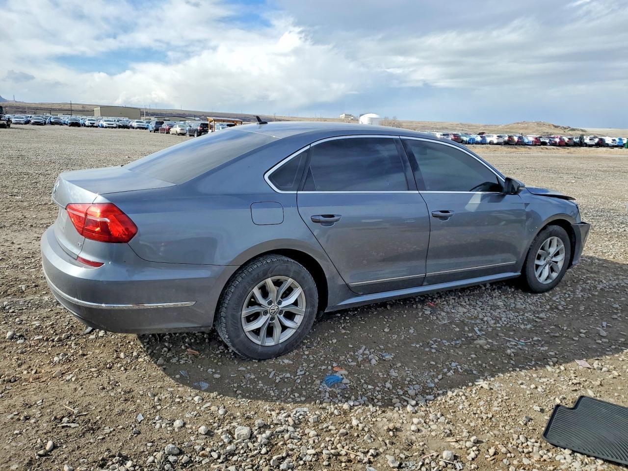 2016 VOLKSWAGEN Passat