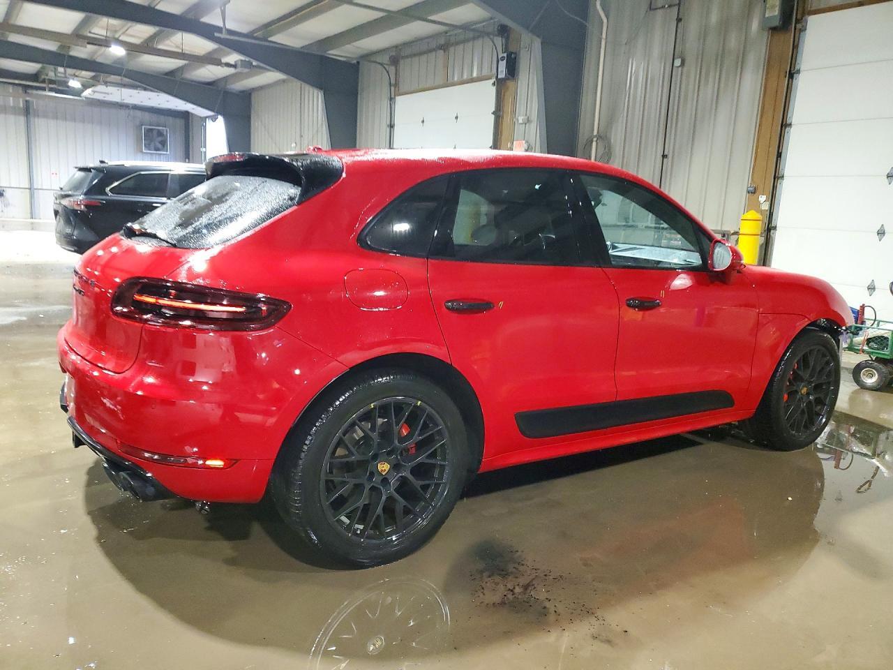 2017 PORSCHE Macan