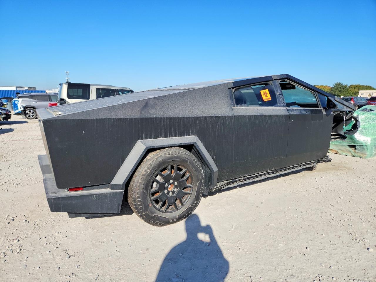 2024 TESLA Cybertruck
