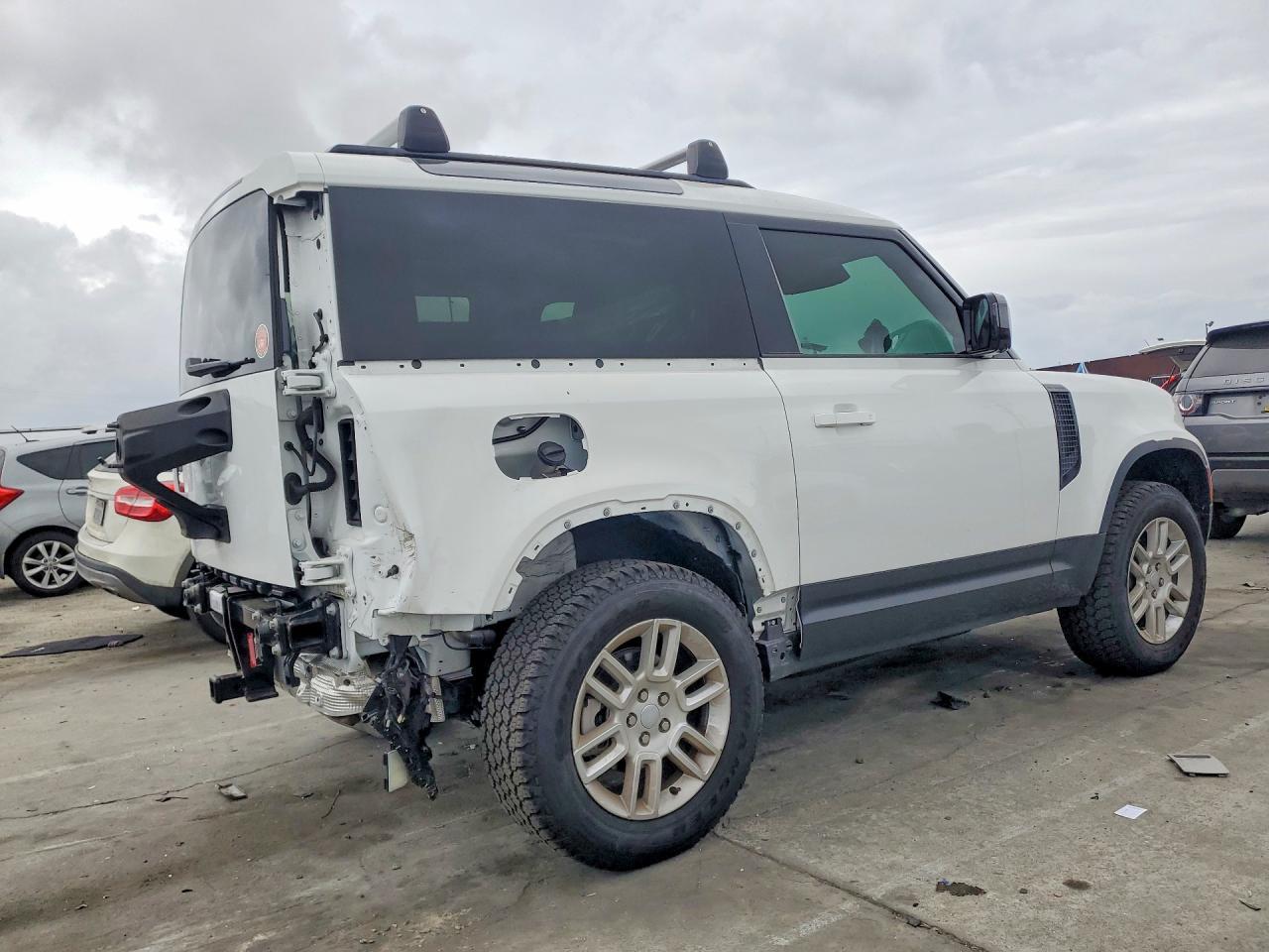 2024 LAND ROVER Defender