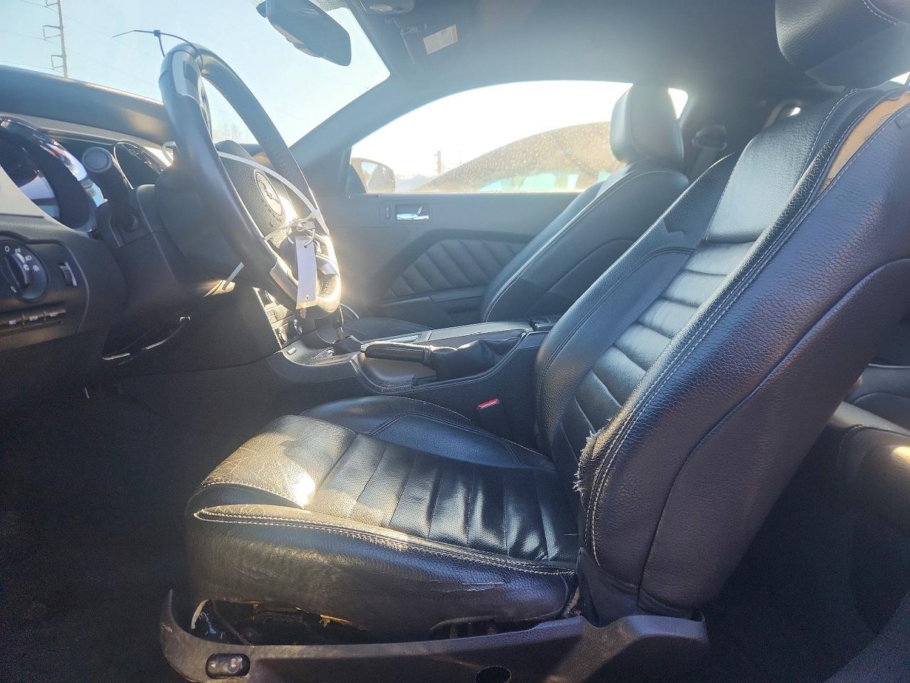 2011 FORD MUSTANG