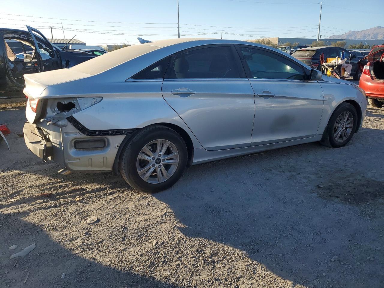 2011 HYUNDAI SONATA