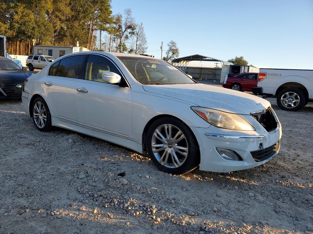 2013 HYUNDAI GENESIS