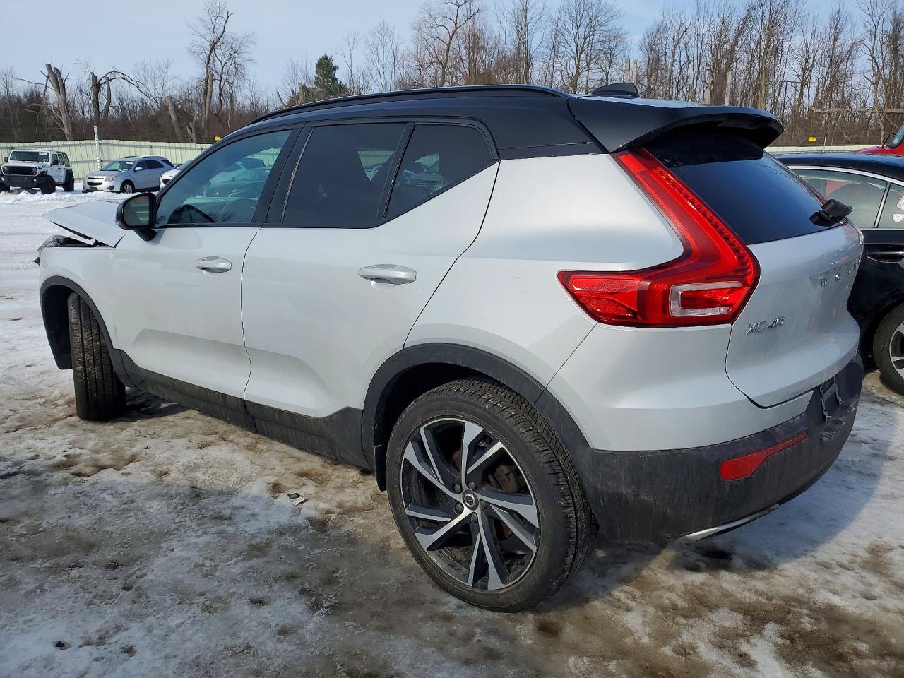 2020 VOLVO XC40