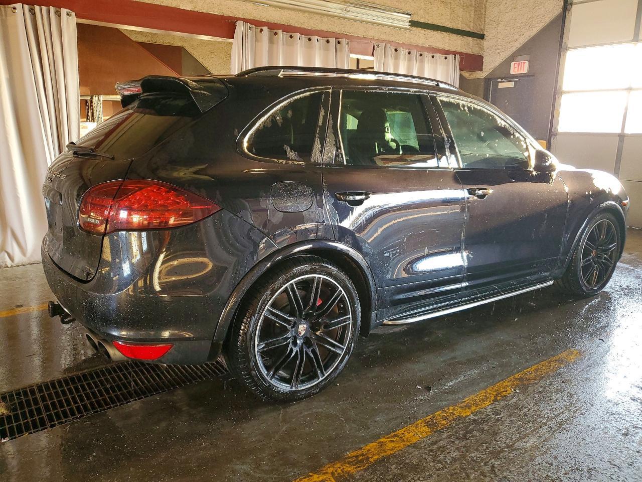 2014 PORSCHE CAYENNE