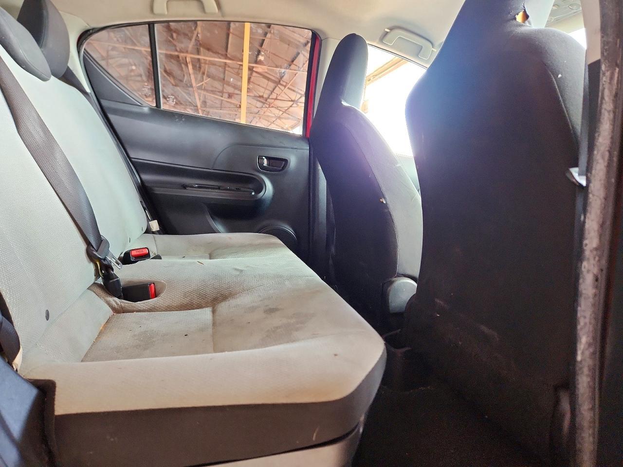 2016 TOYOTA Prius c