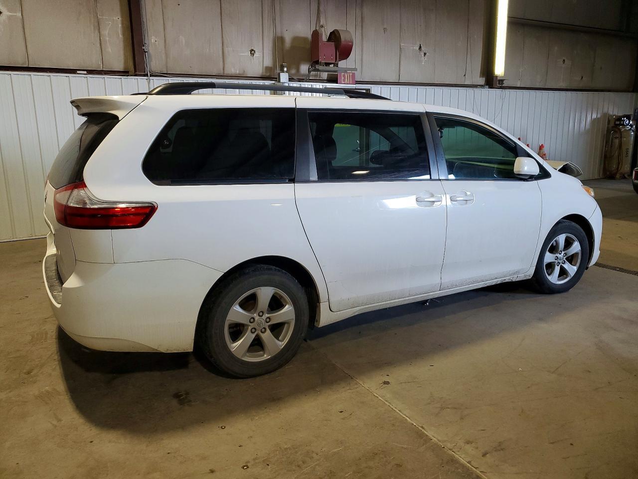 2016 TOYOTA SIENNA