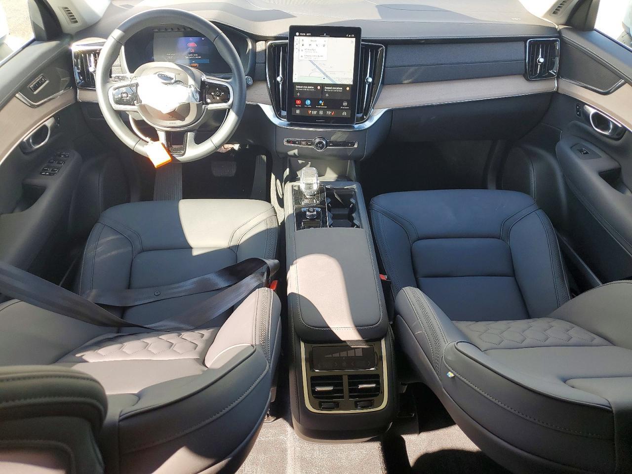 2025 VOLVO XC90